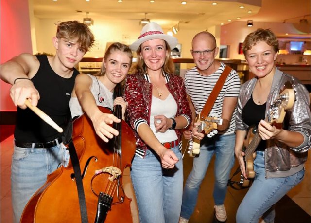 Wir lieben es mit euch zu feiern. 🙌 Rückblick Aftershow Sartory Köln beim Vorstellabend @stammtischkoelnerkarnevalisten . 🎉 Danke für den wunderschönen gemeinsamen Abschluss @amago.musik 💛💚😘

Vielen Dank für die tollen Bilder an Pictures on Stage- Florian Heller 📸.