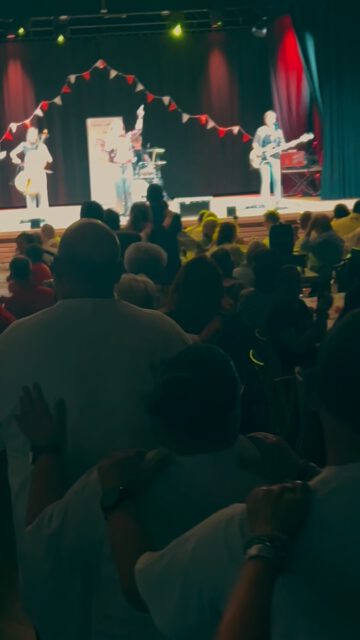 RECAP Letzten Samstag in Gemünd - das war ohne Zweifel ne geile Polonaise in der Eifel!!! 🕺💃🕺

Vorstellabend des @stammtischkoelnerkarnevalisten bei der @kg_rotweiss_gemuend 

#polonaise #karnevalindereifel #kölnerkarneval #kölscheband #lommerjonn