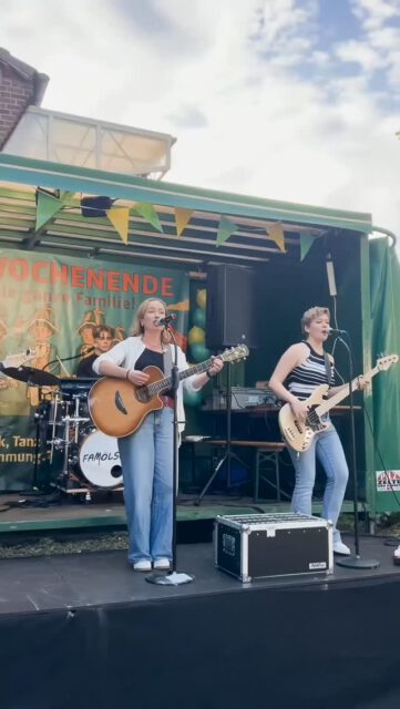 Heute vor einer Woche bei der Ehrengarde Hürth! 

Ein großes Dankeschön geht raus an David als Sub am Cello. 

@ehrengarde_huerth  @davi.dfloer
#famoelsch #familymusic #kölschemusik