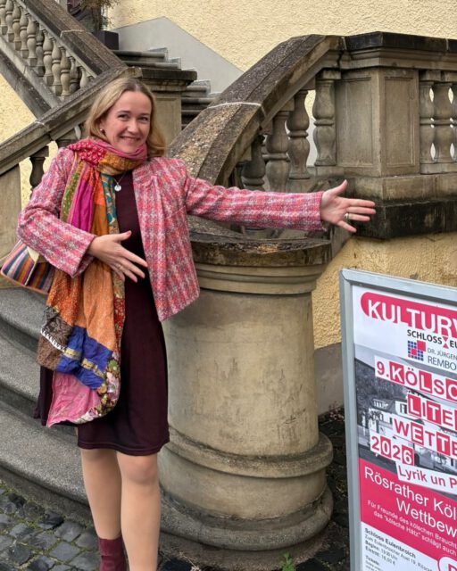 Kölsche Musik ist mehr als o-o-o und lalala. Das durften wir erneut unter Beweis stellen beim 9. Kölsch-Literaturwettbewerb der remboldstiftung und dem @kulturvereinschlosseulenbroich. Gemeinsam mit den Musikerkollegen Patrick Lülsdorf @engk.vum.daach  und Klaus Jansen @klabes_band sowie Harald van Bonn, u.a. Moderator @radioaltstadtwelle wurden unsere kölschen Texte in den Bereichen Prosa und Lyrik gestern Abend im Finale prämiert: 2x Platz 1, Platz 2 und 3 - das ist doch mal ein Statement!

#kölschliteraturwettbewerb #kölschemusik #kölschetexte #kölschesproch